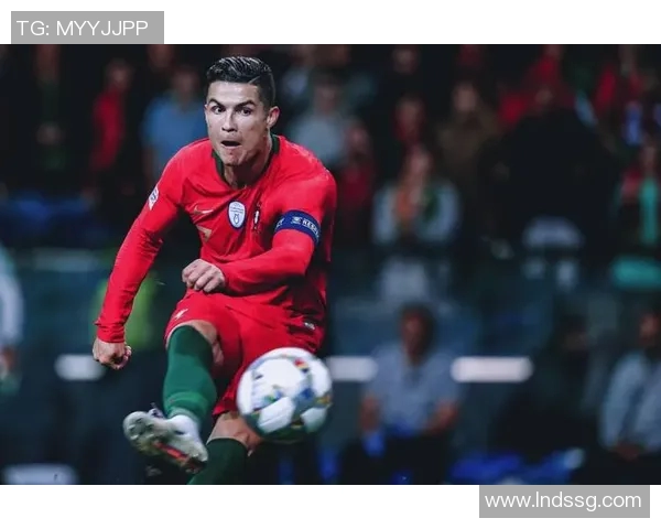 属猴的足球巨星是谁 他在绿茵场上的传奇成就和背后故事