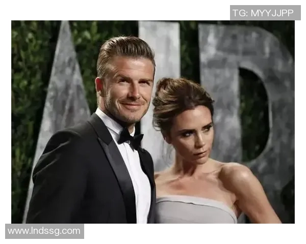 足球明星的爱情故事：揭秘那些与顶级球员共度时光的女友们